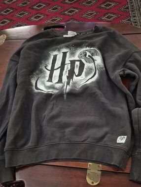HP Graphic Black Crewneck Sweater - Classic Pullover